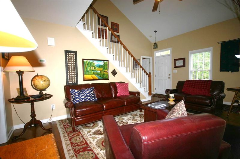 2011 Fireside Dr, Chapel Hill, NC 27517