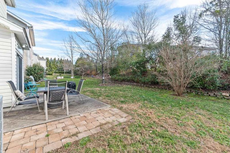 2011 NE Remington Oaks Cir, Cary, NC 27519