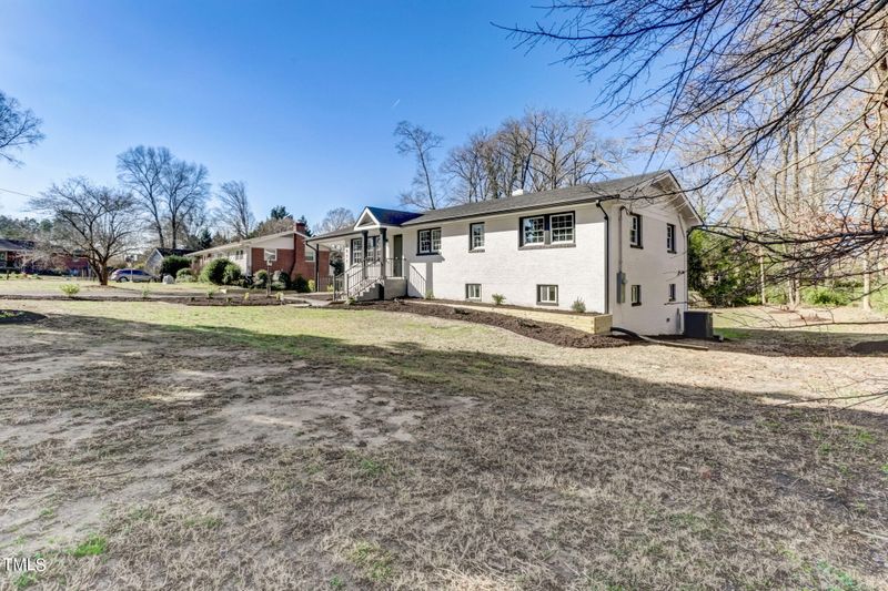 2011 Seneca Dr, Raleigh, NC 27604