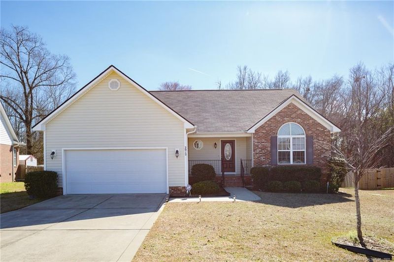 2012 Abbeydale Ln, Fayetteville, NC 28304