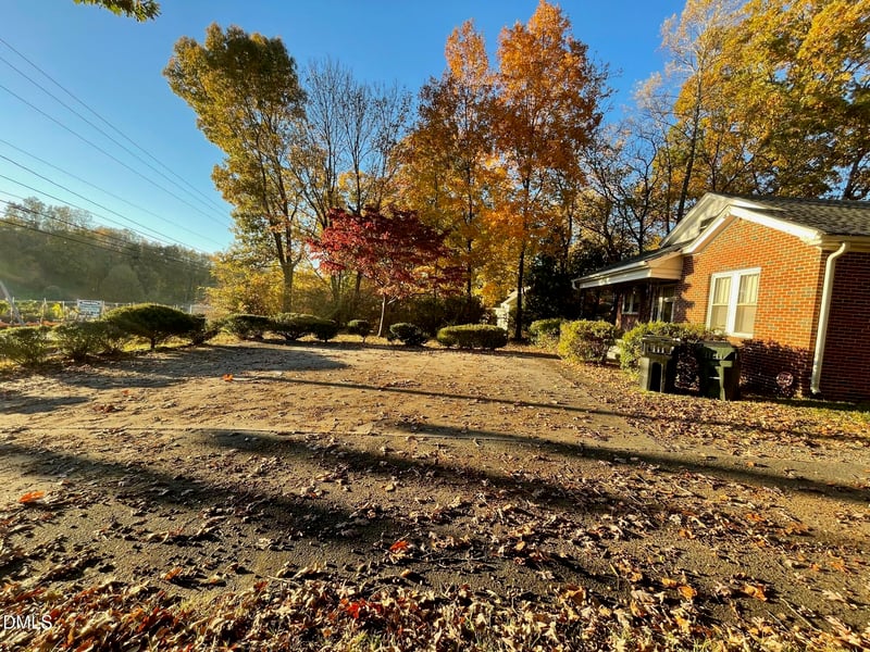 2012 Chapel Hill Rd, Burlington, NC 27215