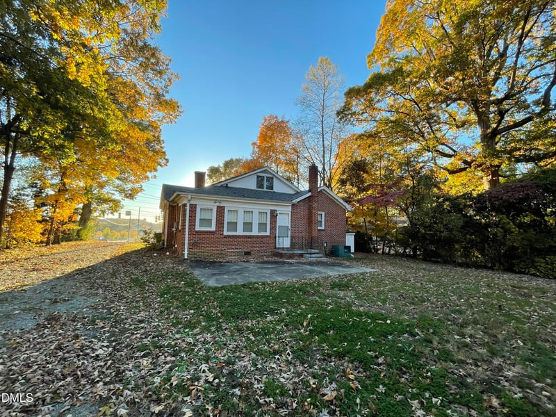 2012 Chapel Hill Rd, Burlington, NC 27215