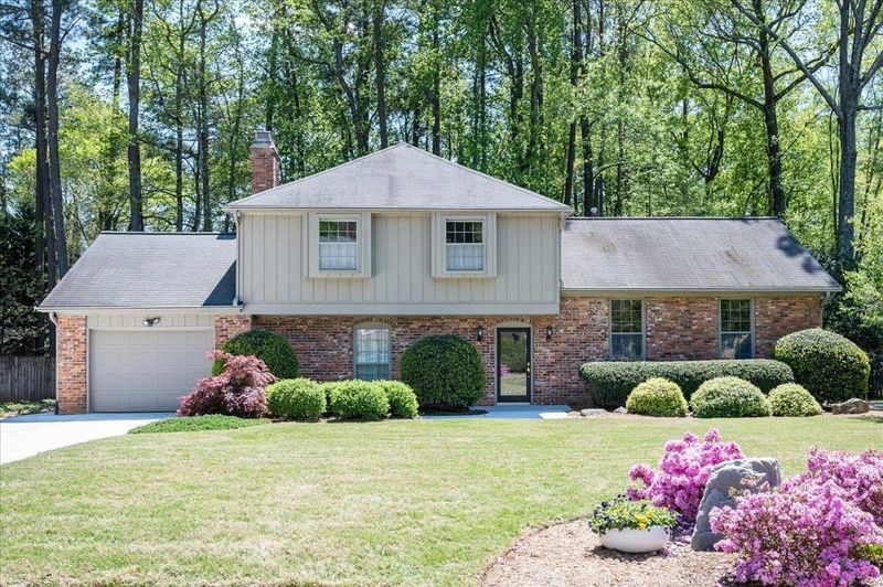 2012 Eagleton Cir, Raleigh, NC 27612