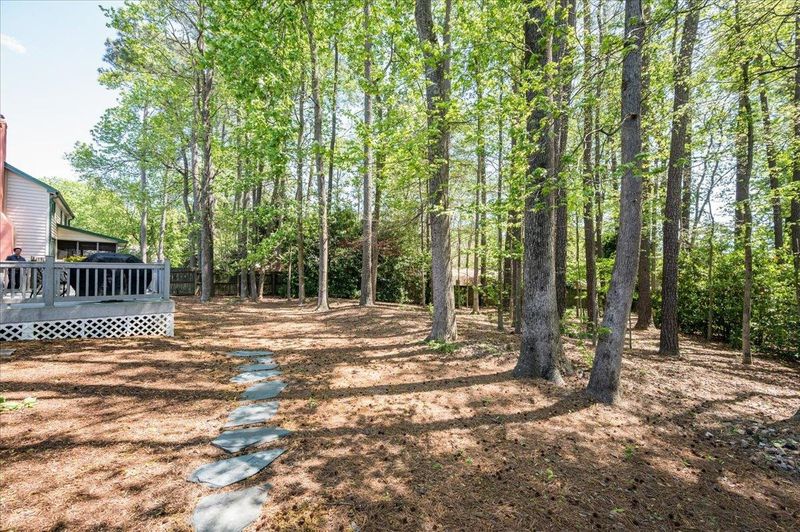 2012 Eagleton Cir, Raleigh, NC 27612