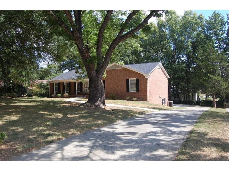 2012 Westover Ter, Burlington, NC 27215