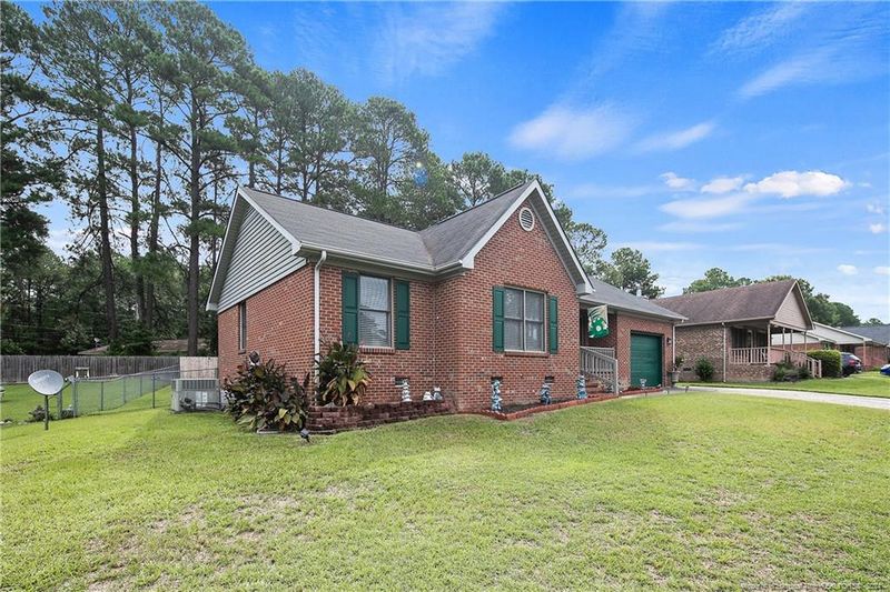 2012 Wheeling Dr, Fayetteville, NC 28303