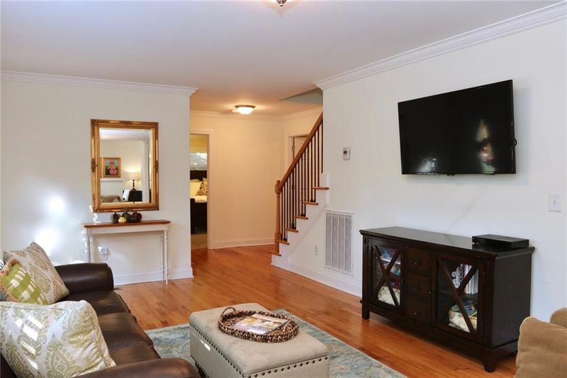2013 Nottingham Ln, Burlington, NC 27215