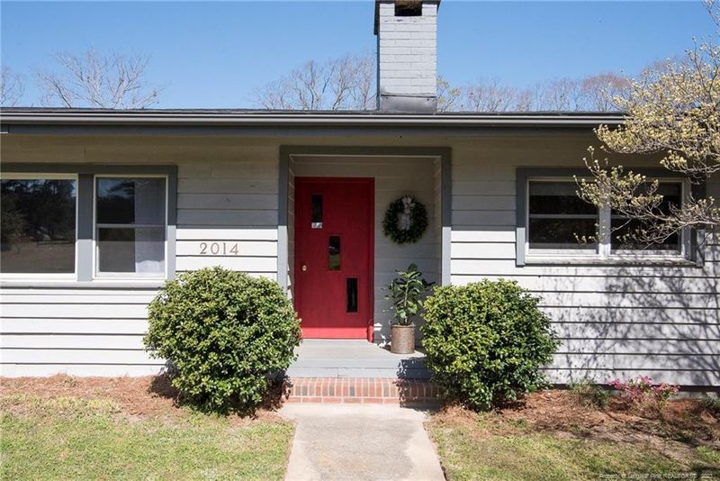 2014 Carthage St, Sanford, NC 27330