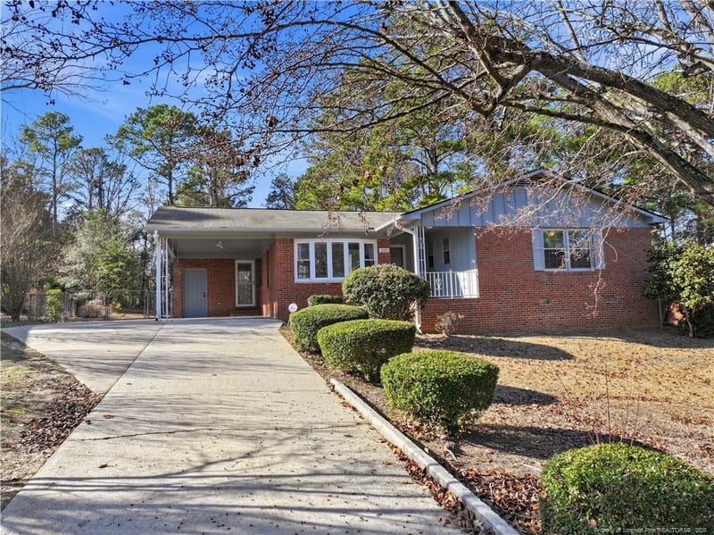 2015 Corrinna St, Fayetteville, NC 28301