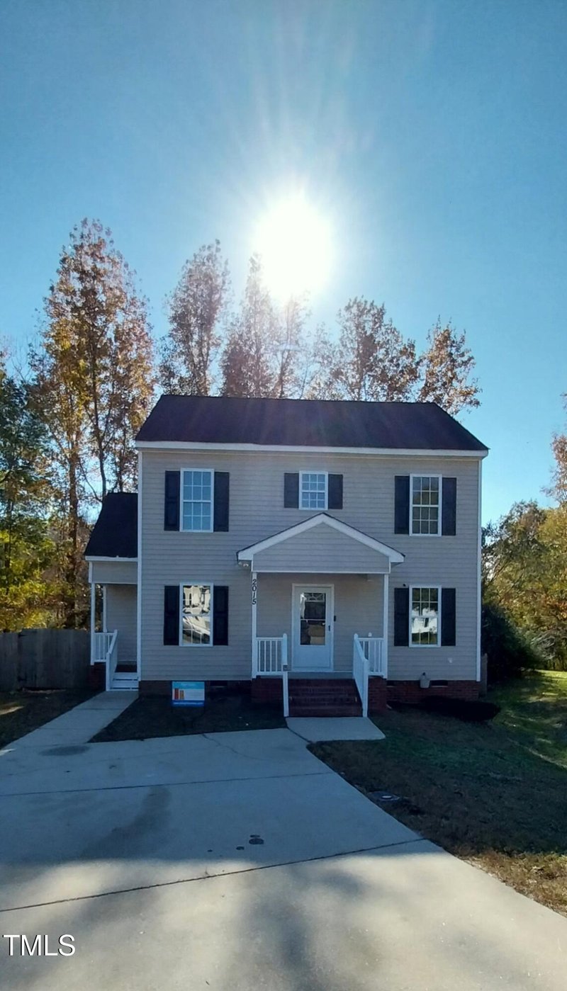 2015 Laurel Leaf Rd, Zebulon, NC 27597