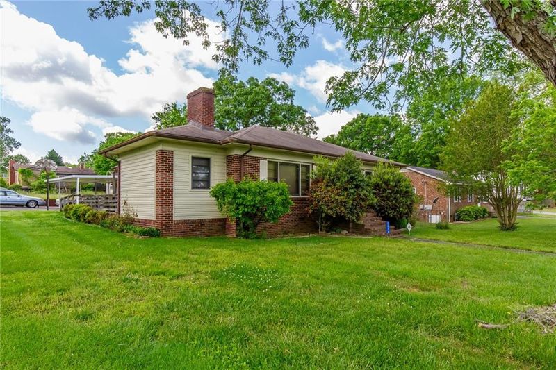 2016 N Ashland Dr, Burlington, NC 27217