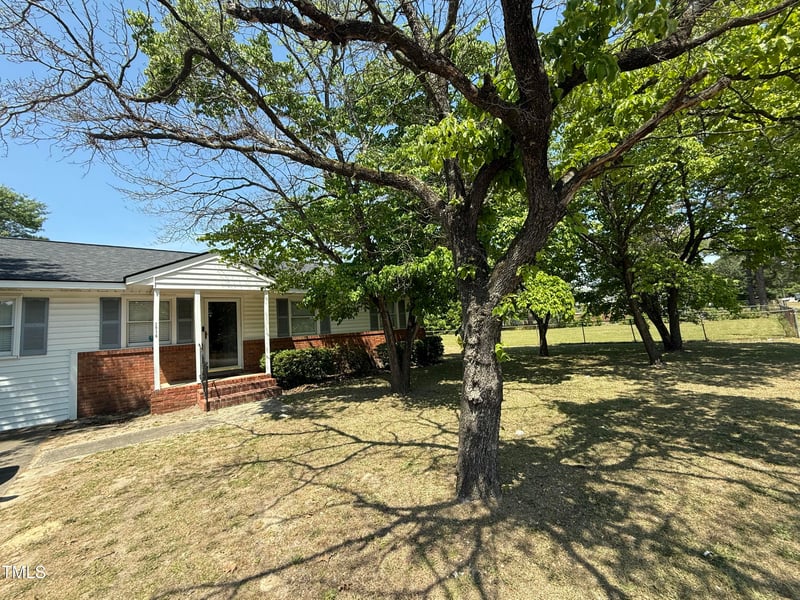 2016 Ireland Dr, Fayetteville, NC 28306