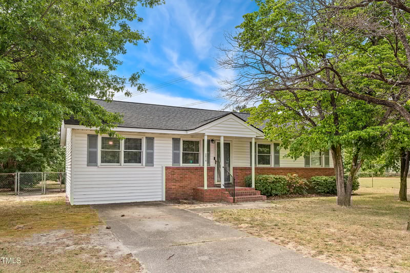 2016 Ireland Dr, Fayetteville, NC 28306