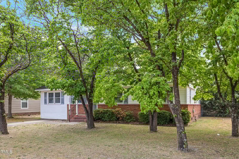 2016 Ireland Dr, Fayetteville, NC 28306