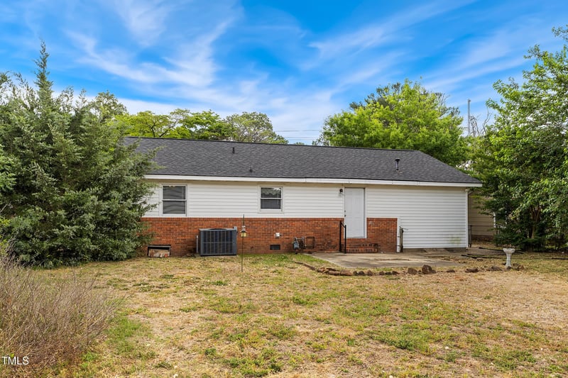 2016 Ireland Dr, Fayetteville, NC 28306