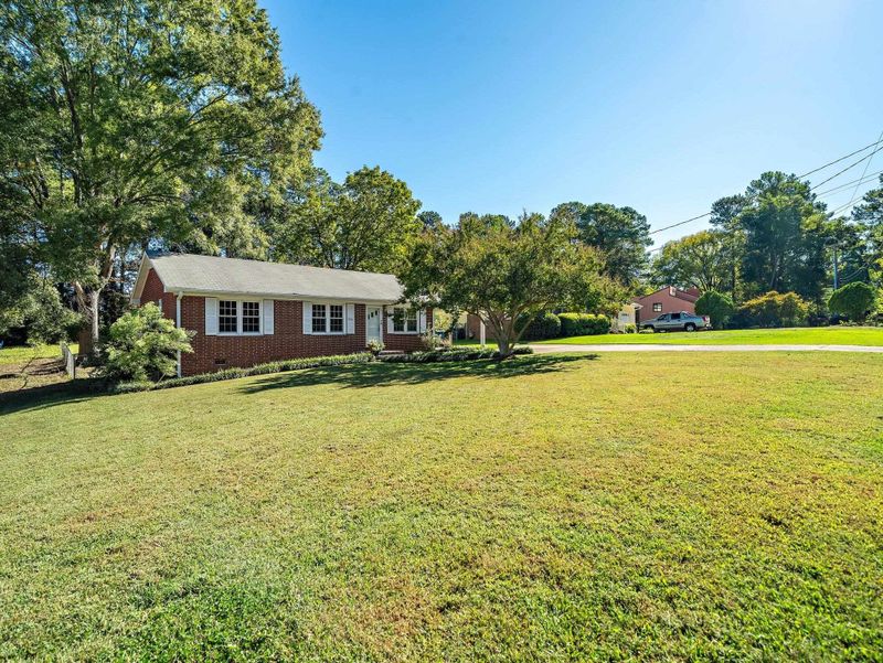2016 Lawrence Dr, Raleigh, NC 27603
