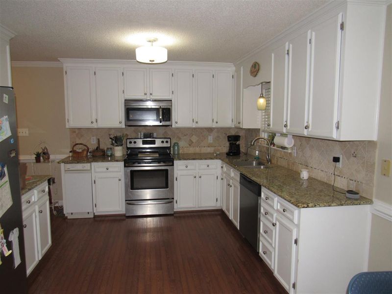 2016 Pine Bark Ln, Clayton, NC 27520