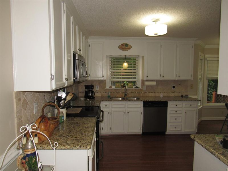 2016 Pine Bark Ln, Clayton, NC 27520