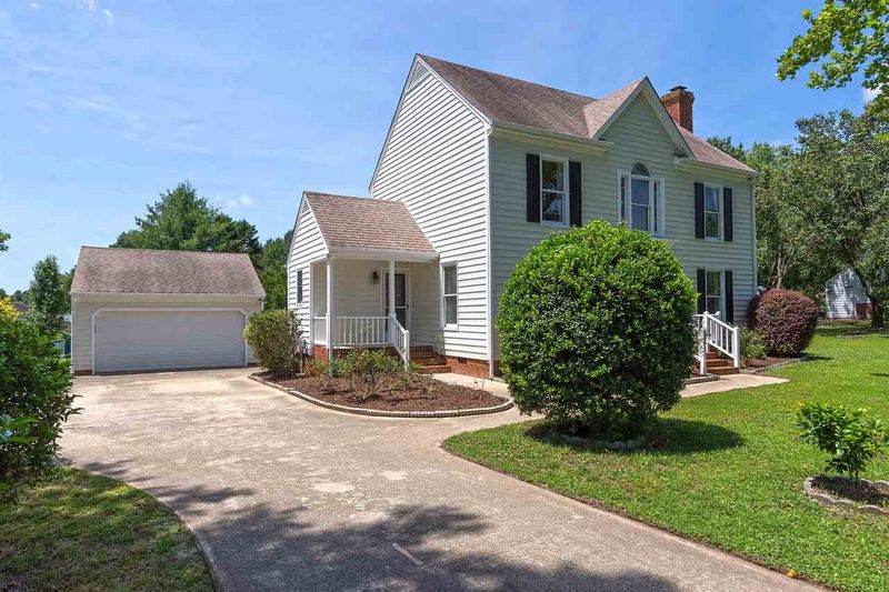 2016 Queen Charlotte Pl, Raleigh, NC 27610