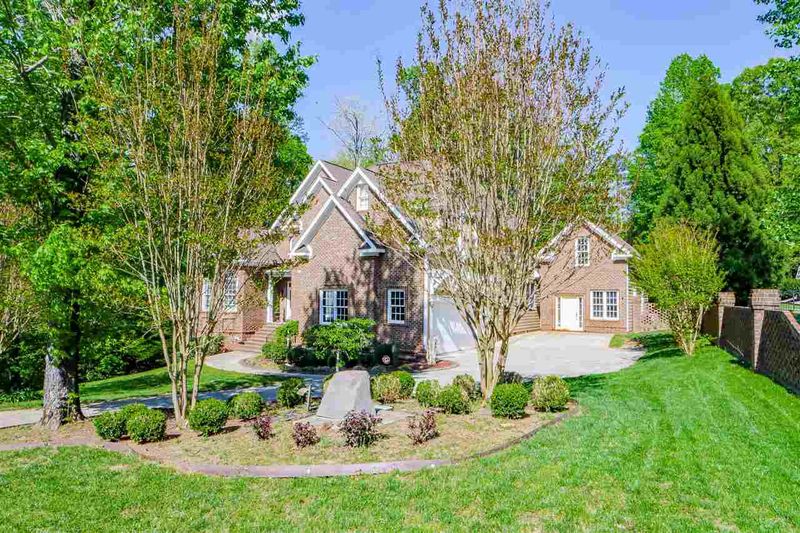 2016 Silverleaf Dr, Youngsville, NC 27596