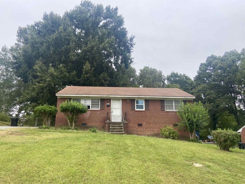 2016 Tryon St, Burlington, NC 27215