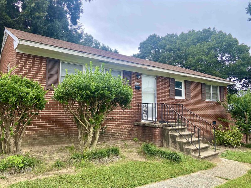 2016 Tryon St, Burlington, NC 27215