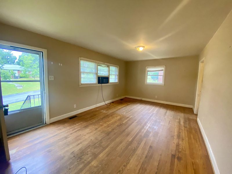 2016 Tryon St, Burlington, NC 27215