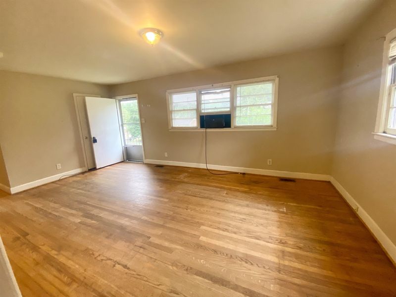 2016 Tryon St, Burlington, NC 27215