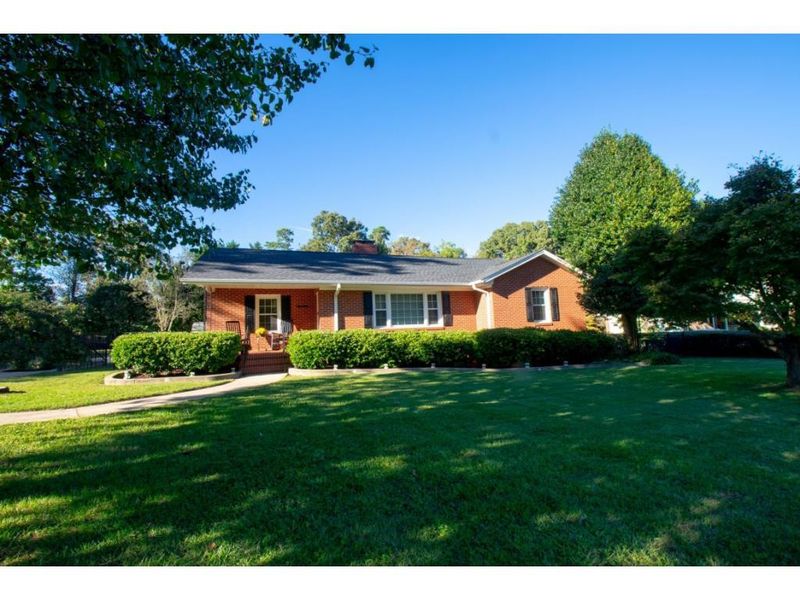 2017 S Mebane St, Burlington, NC 27215