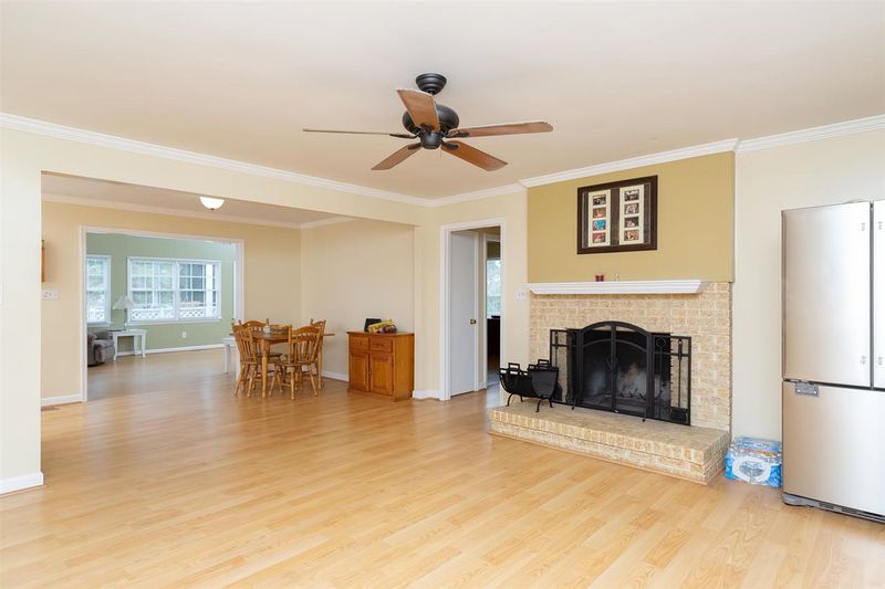 2018 Valley Dr, Clayton, NC 27520