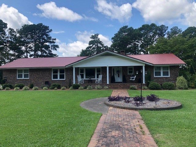 202 S 8th St, Erwin, NC 28339
