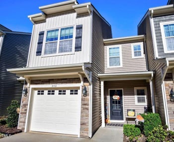 202 Beaconwood Ln, Holly Springs, NC 27540
