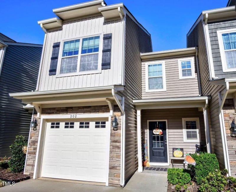 202 Beaconwood Ln, Holly Springs, NC 27540
