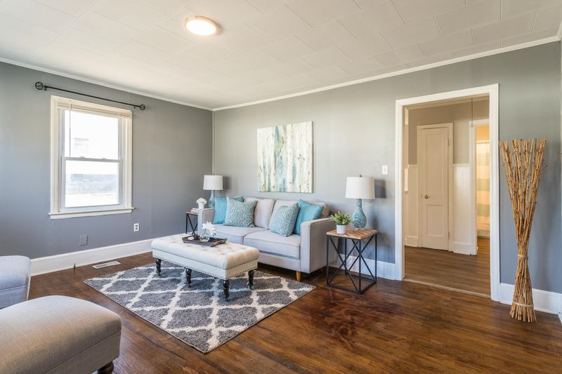 202 E Brown St, Mebane, NC 27302