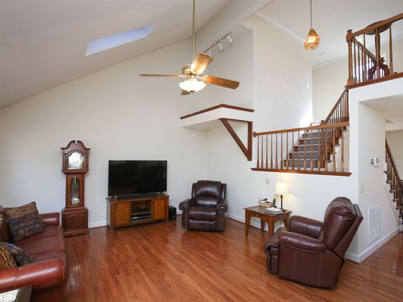 202 W Carnaby Ct, Cary, NC 27513