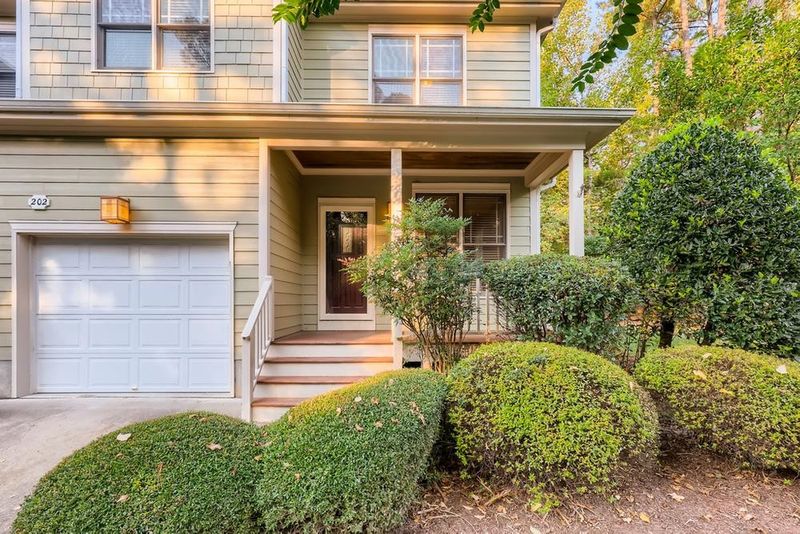 202 Charleston Ln, Chapel Hill, NC 27517