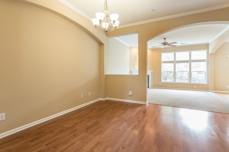 202 Chateau Pl, Chapel Hill, NC 27516