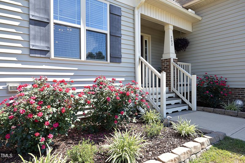 202 Coral Ridge Dr, Clayton, NC 27520