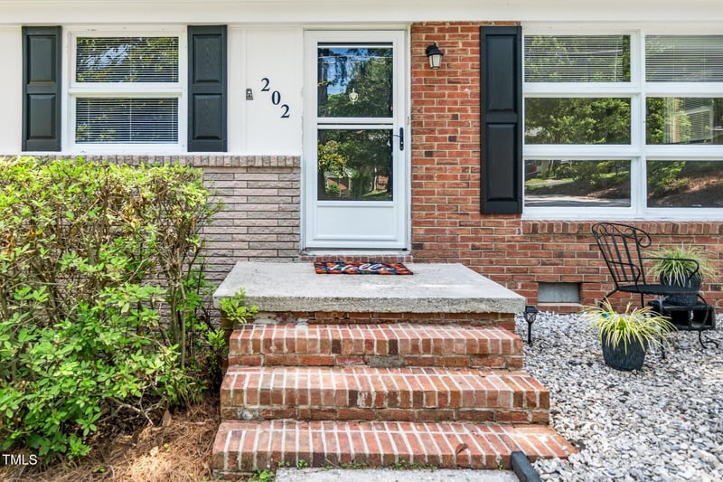 202 Crest Rd, Cary, NC 27513