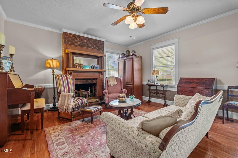 202 E D St, Erwin, NC 28334