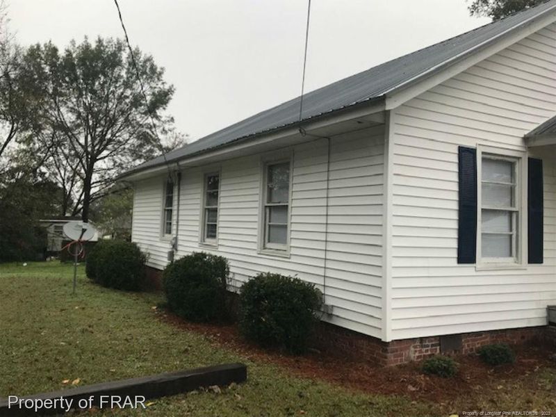 202 W D St, Erwin, NC 28339
