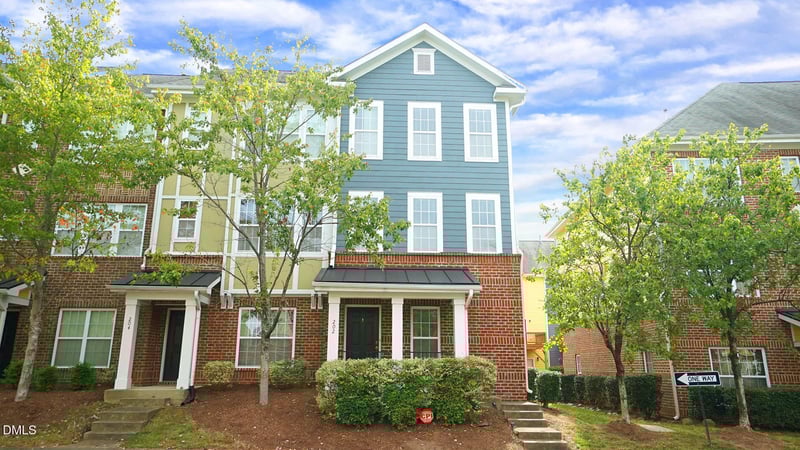 202 Dove Cottage Ln, Cary, NC 27519