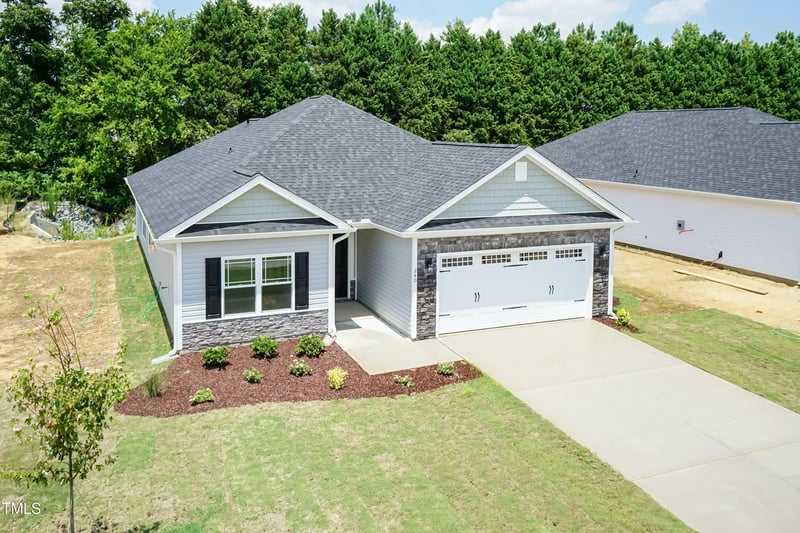 202 Drayton Hall Ln, Sanford, NC 27330