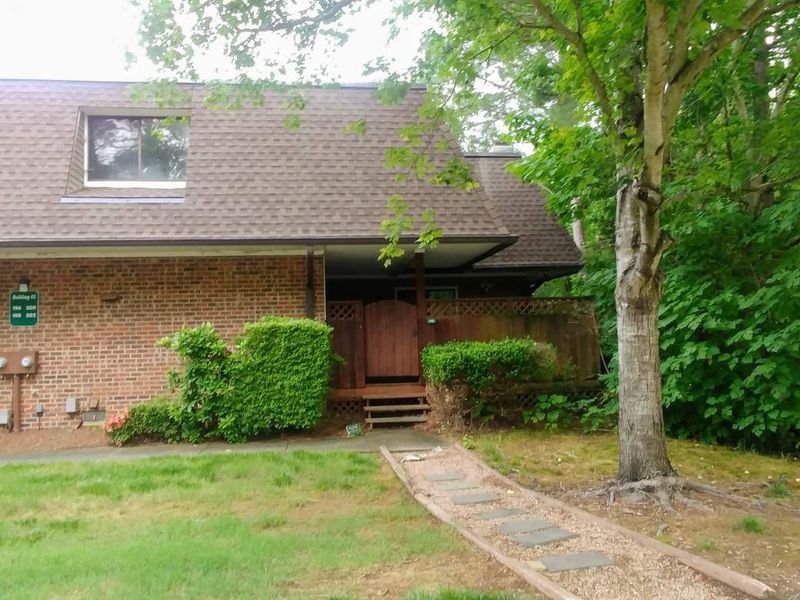 202 Finley Forest Dr #202, Chapel Hill, NC 27517