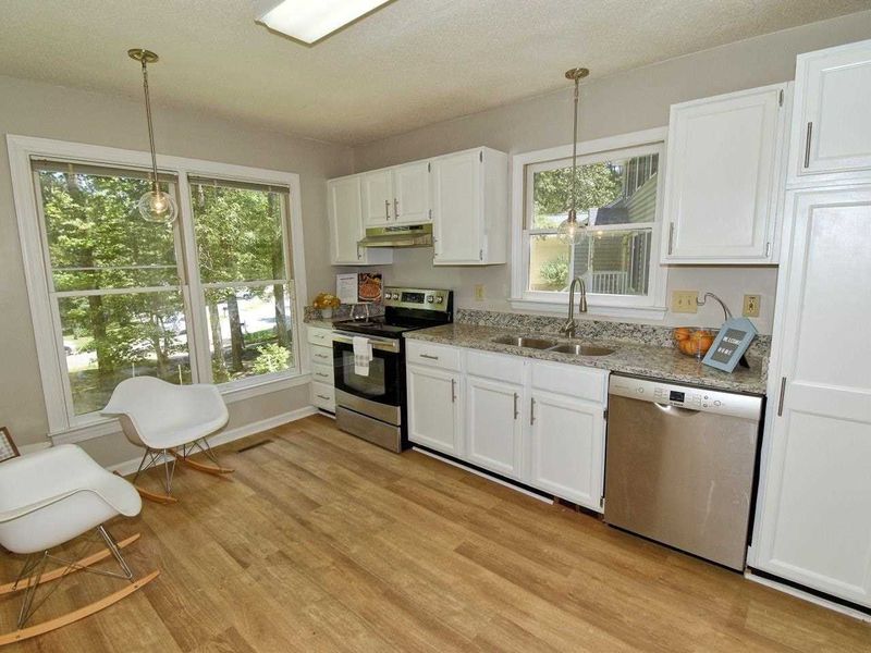202 Forsyth Dr, Chapel Hill, NC 27517