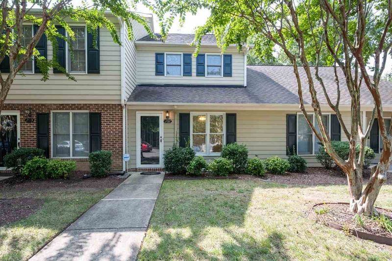 202 Gatehouse Ln, Durham, NC 27707