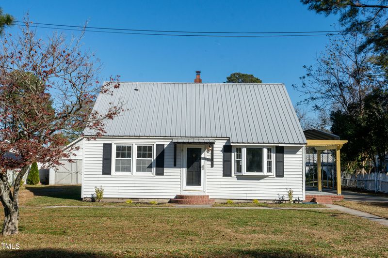 202 W Griswold St, Selma, NC 27576