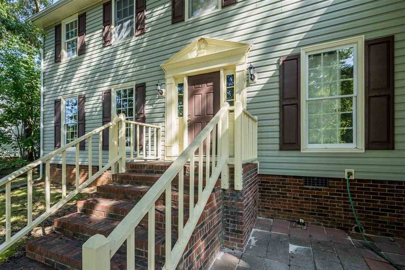 202 Heathridge Ln, Cary, NC 27513