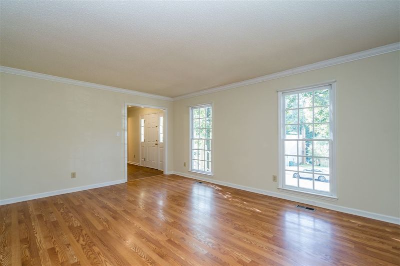 202 Heathridge Ln, Cary, NC 27513