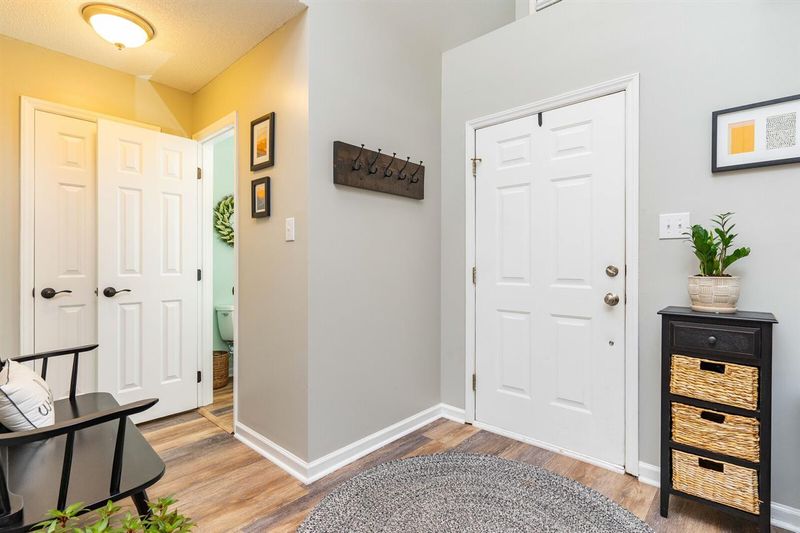 202 Iron Hill Dr, Cary, NC 27519